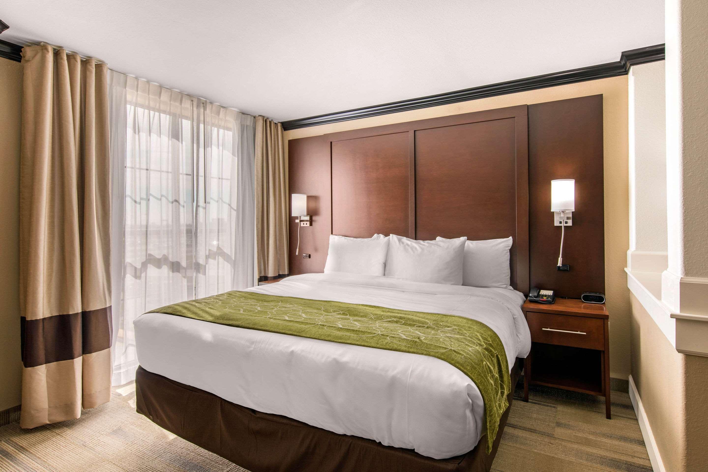 Comfort Suites Liberal Exteriör bild