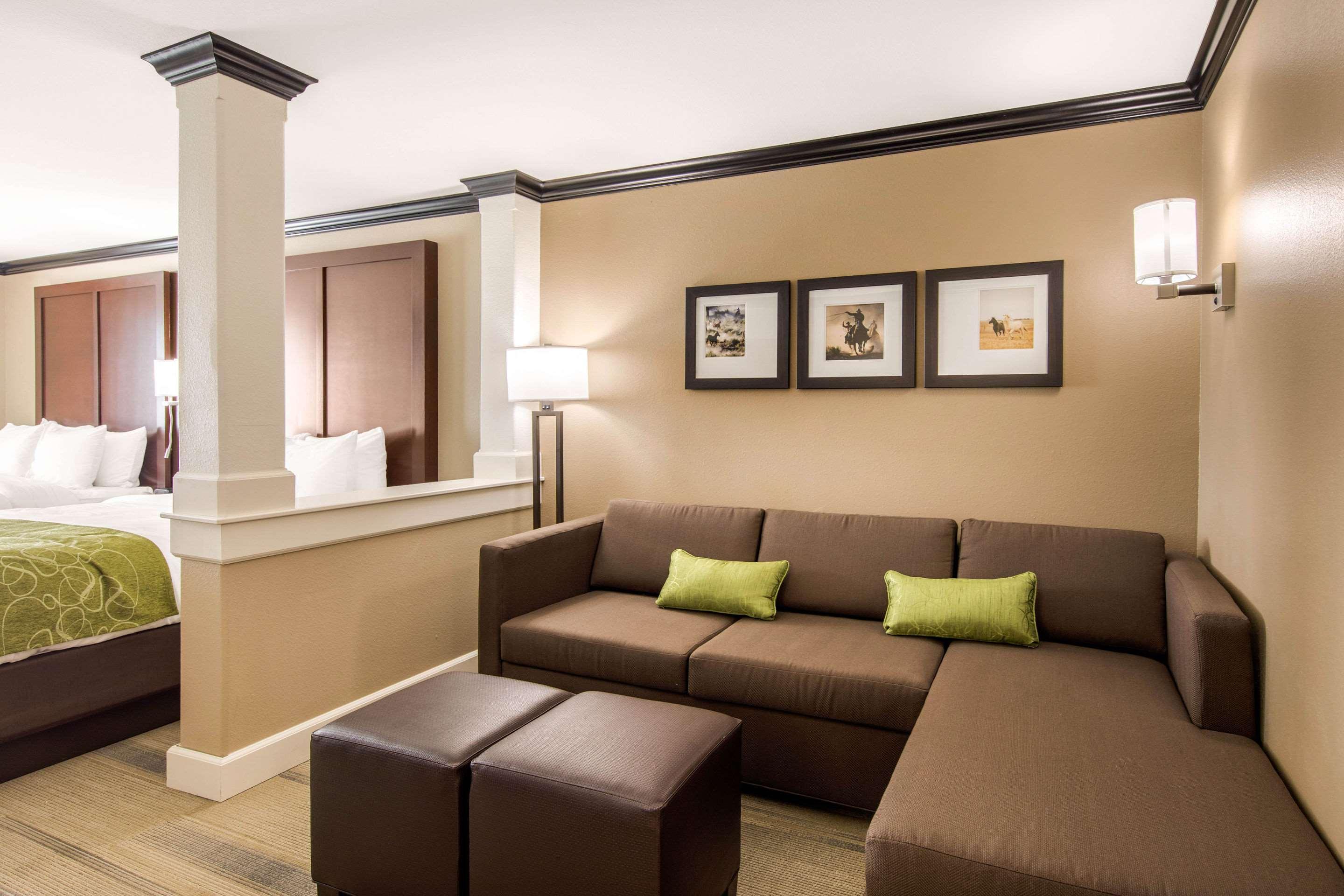 Comfort Suites Liberal Exteriör bild
