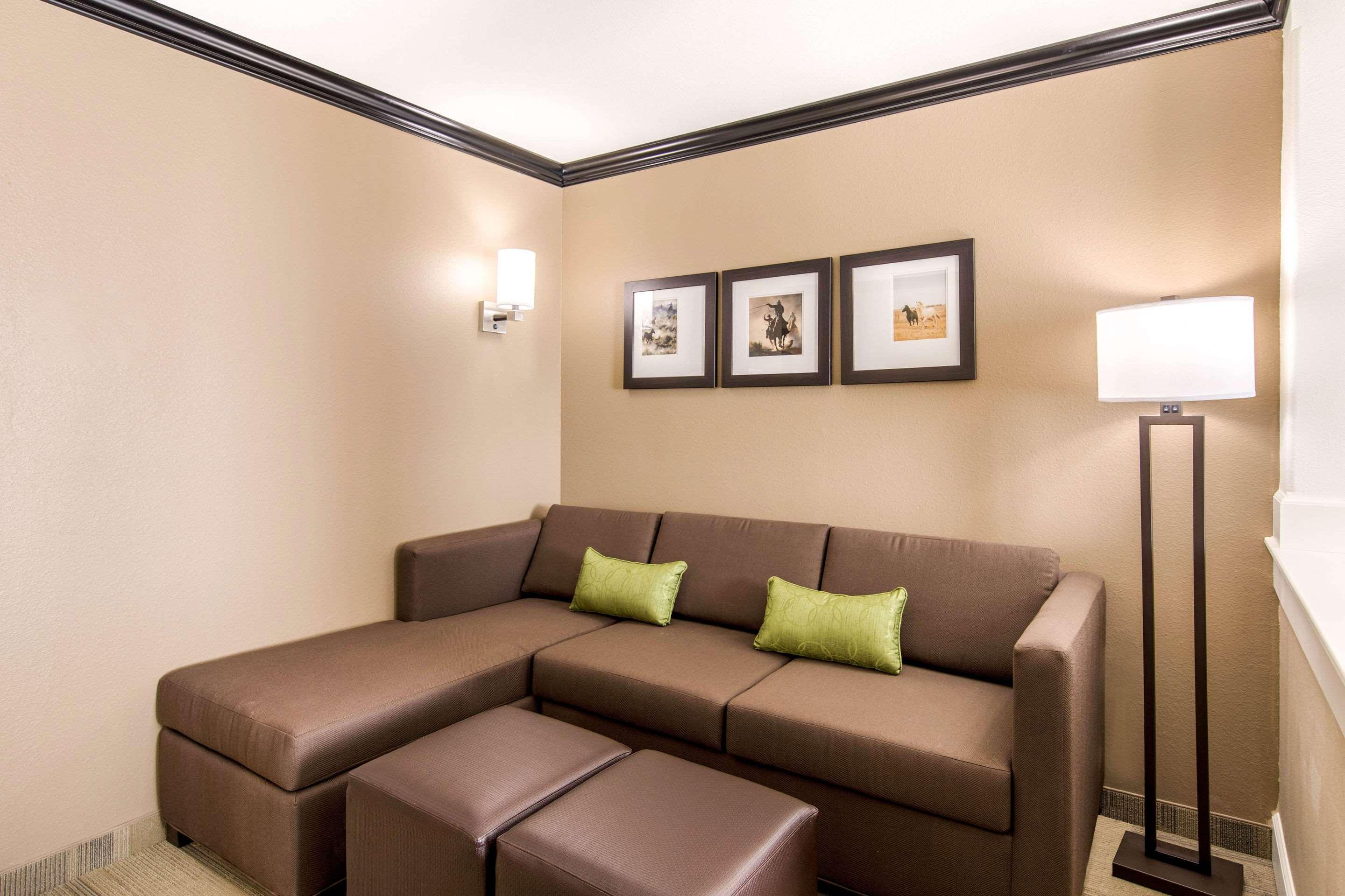 Comfort Suites Liberal Exteriör bild