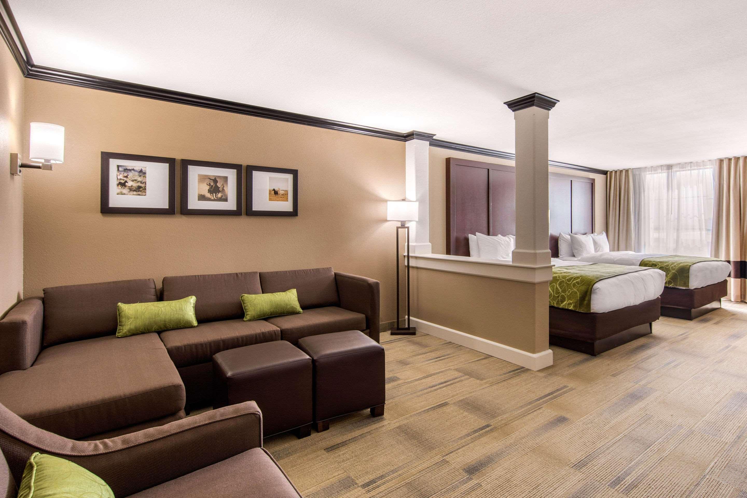 Comfort Suites Liberal Exteriör bild