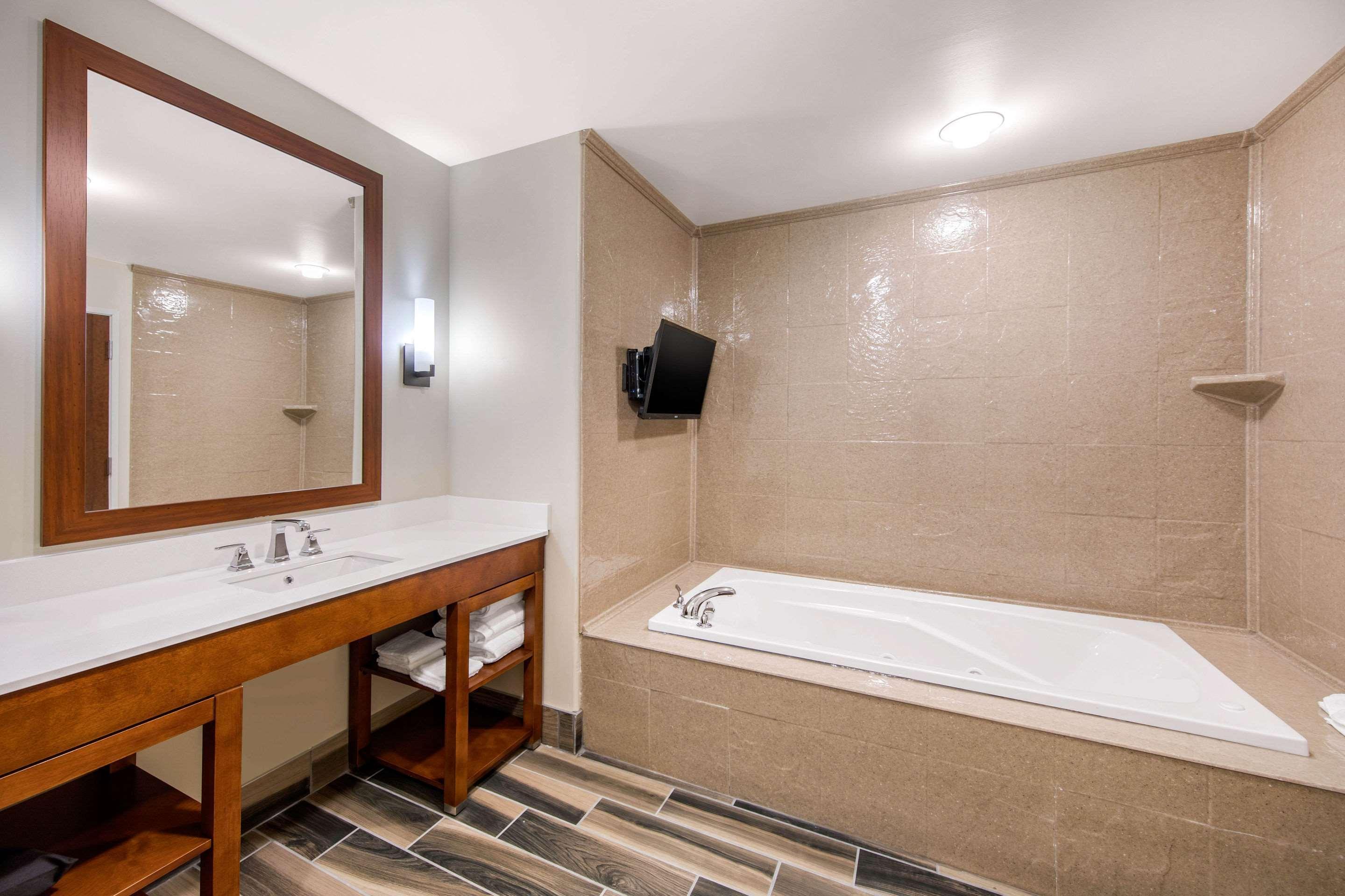 Comfort Suites Liberal Exteriör bild