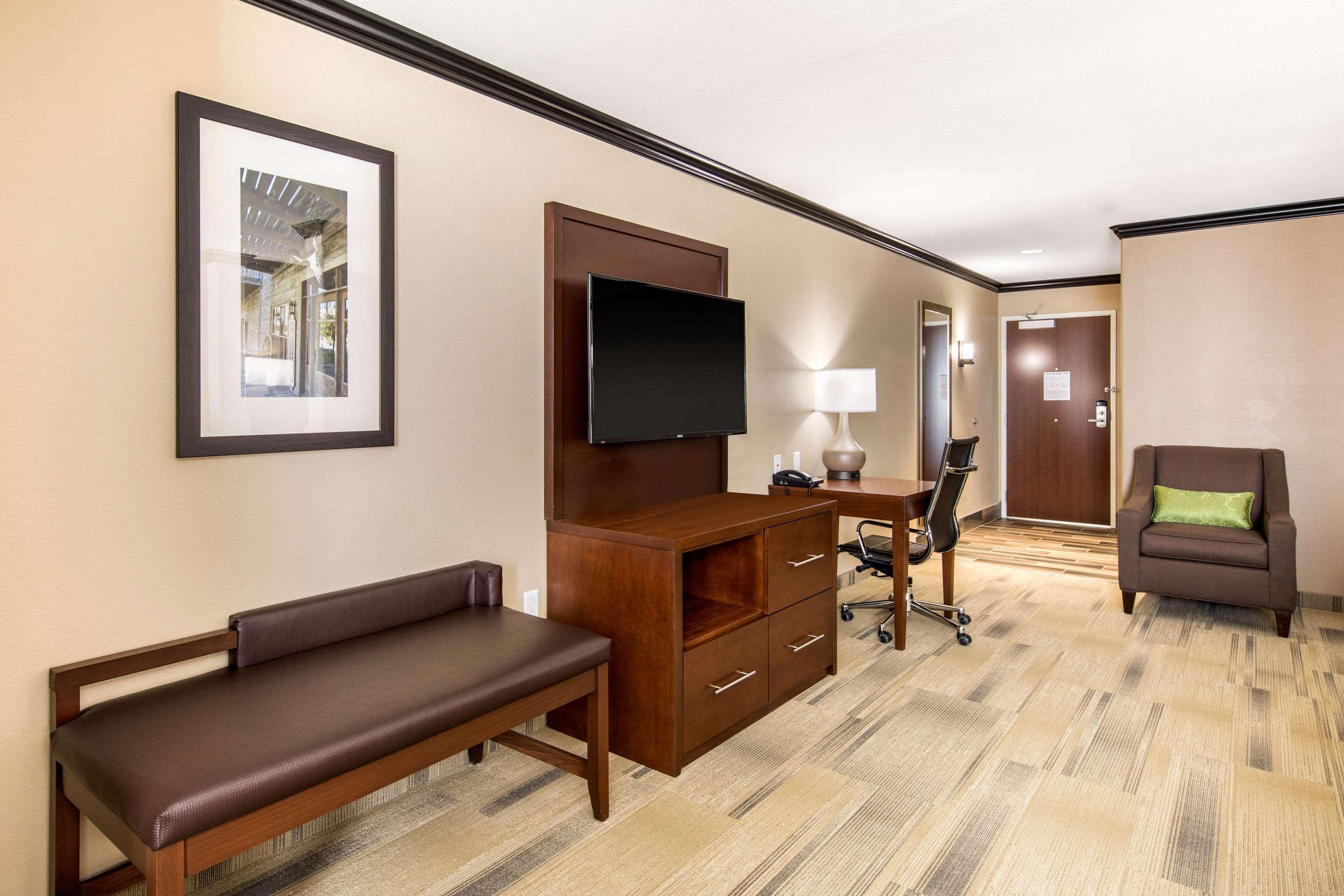 Comfort Suites Liberal Exteriör bild