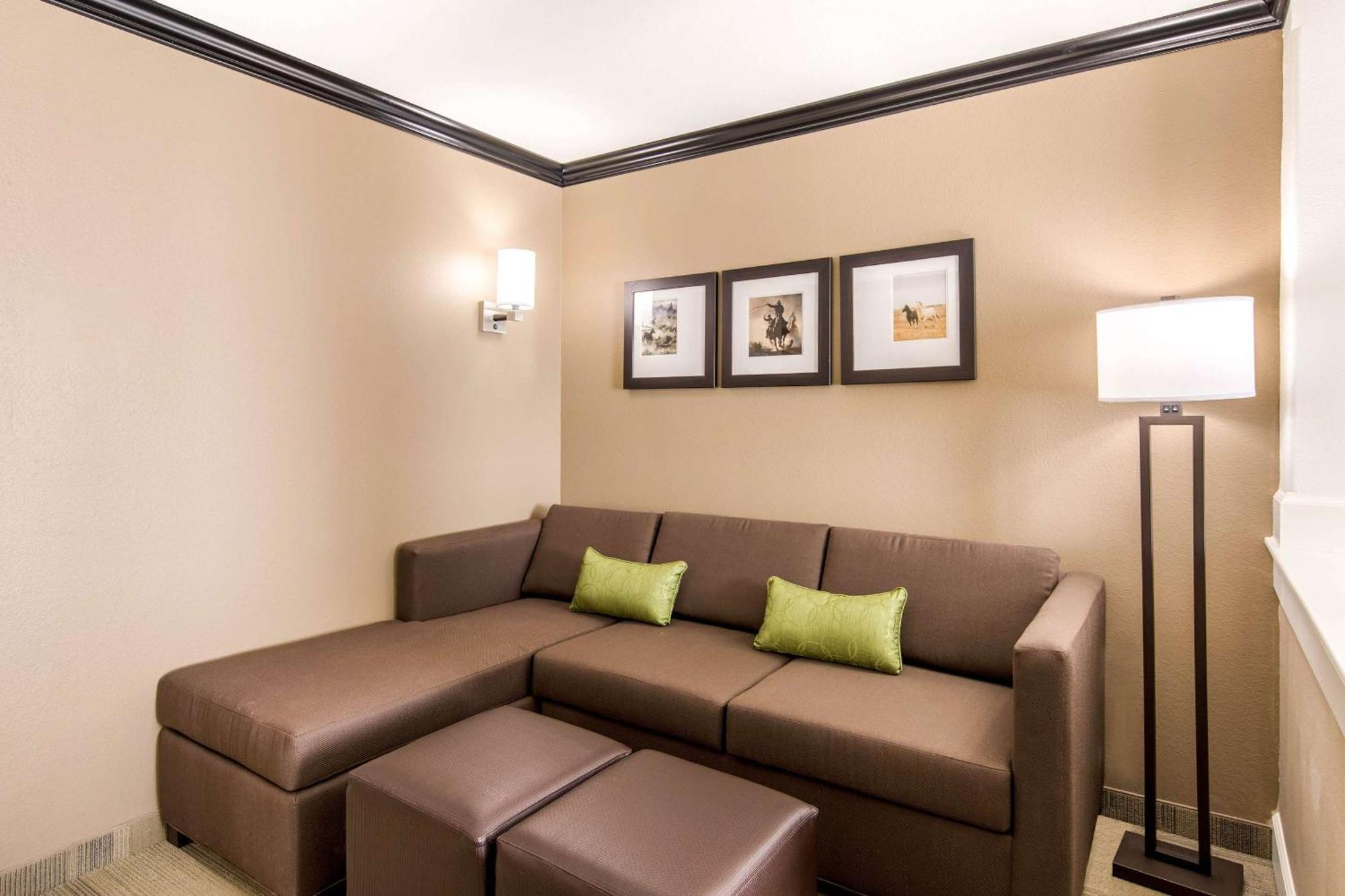 Comfort Suites Liberal Exteriör bild
