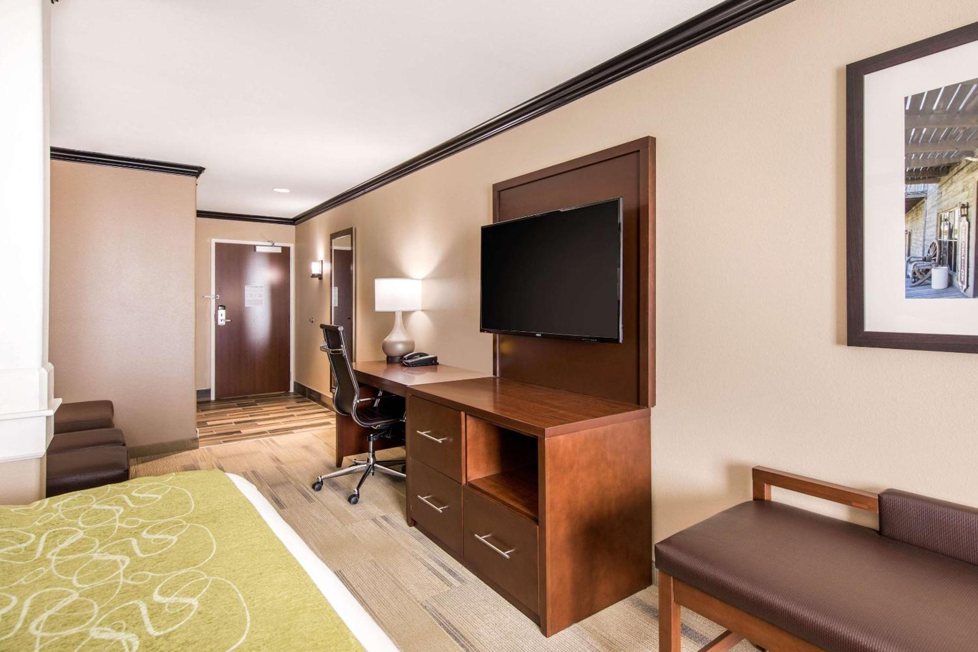 Comfort Suites Liberal Exteriör bild